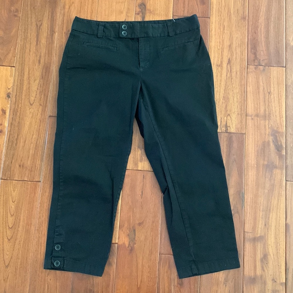 Ann Taylor Pants Size 6 Loft "Julie" Black Cropped with button Detail & Pockets